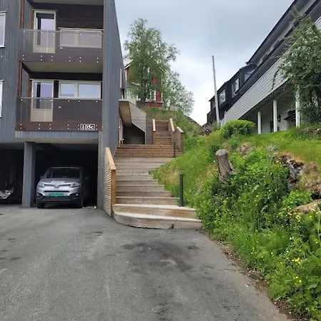 Stilren Med Egen Inngang Og Kokemuligheter. Lejlighed Tromsø