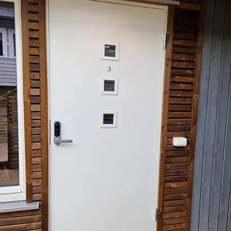 Stilren Med Egen Inngang Og Kokemuligheter. Lejlighed Tromsø