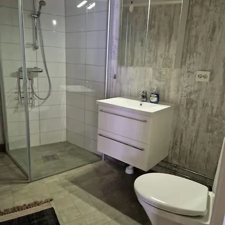 Stilren Med Egen Inngang Og Kokemuligheter. *